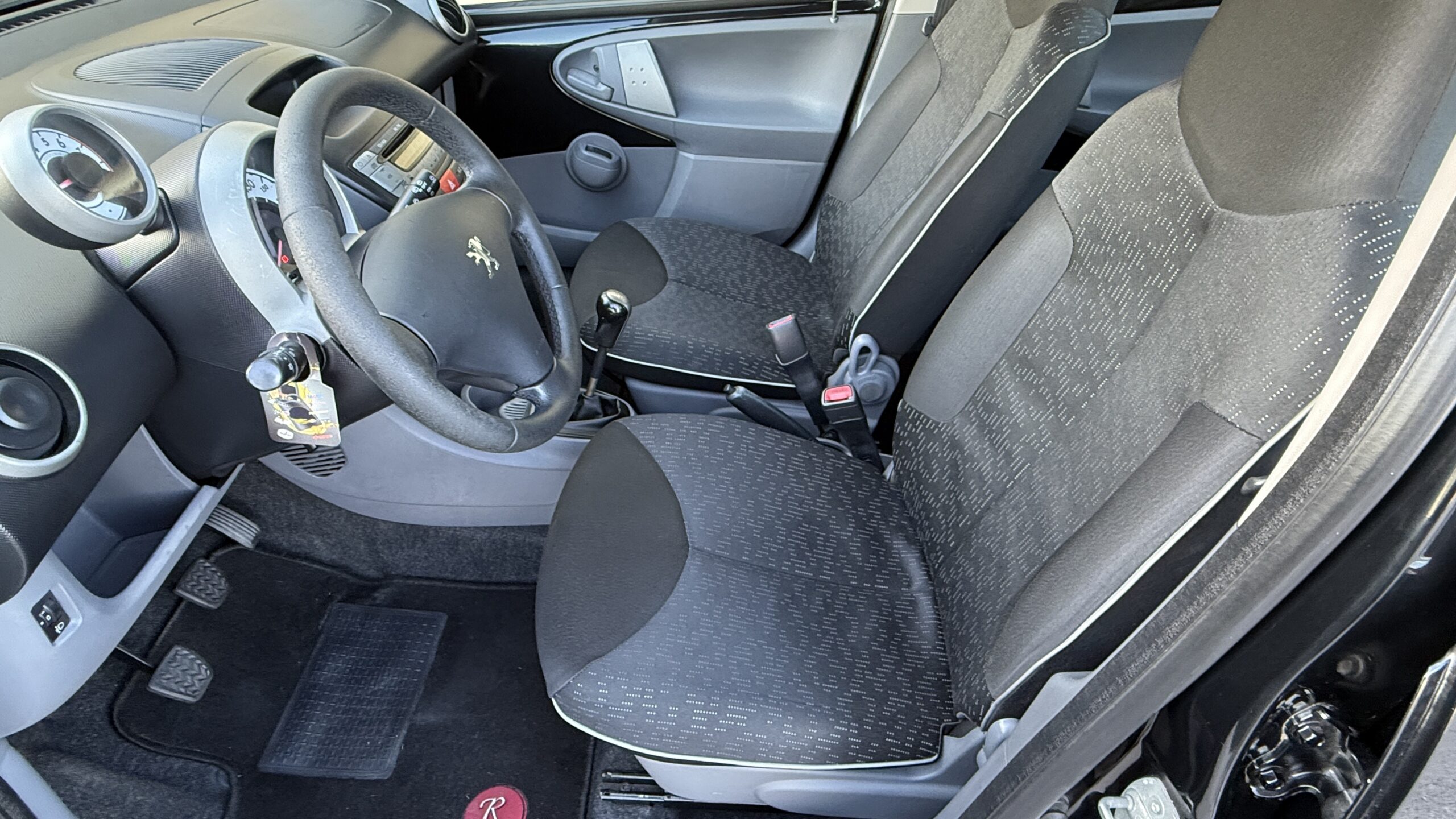 Peugeot 107 Black & Silver