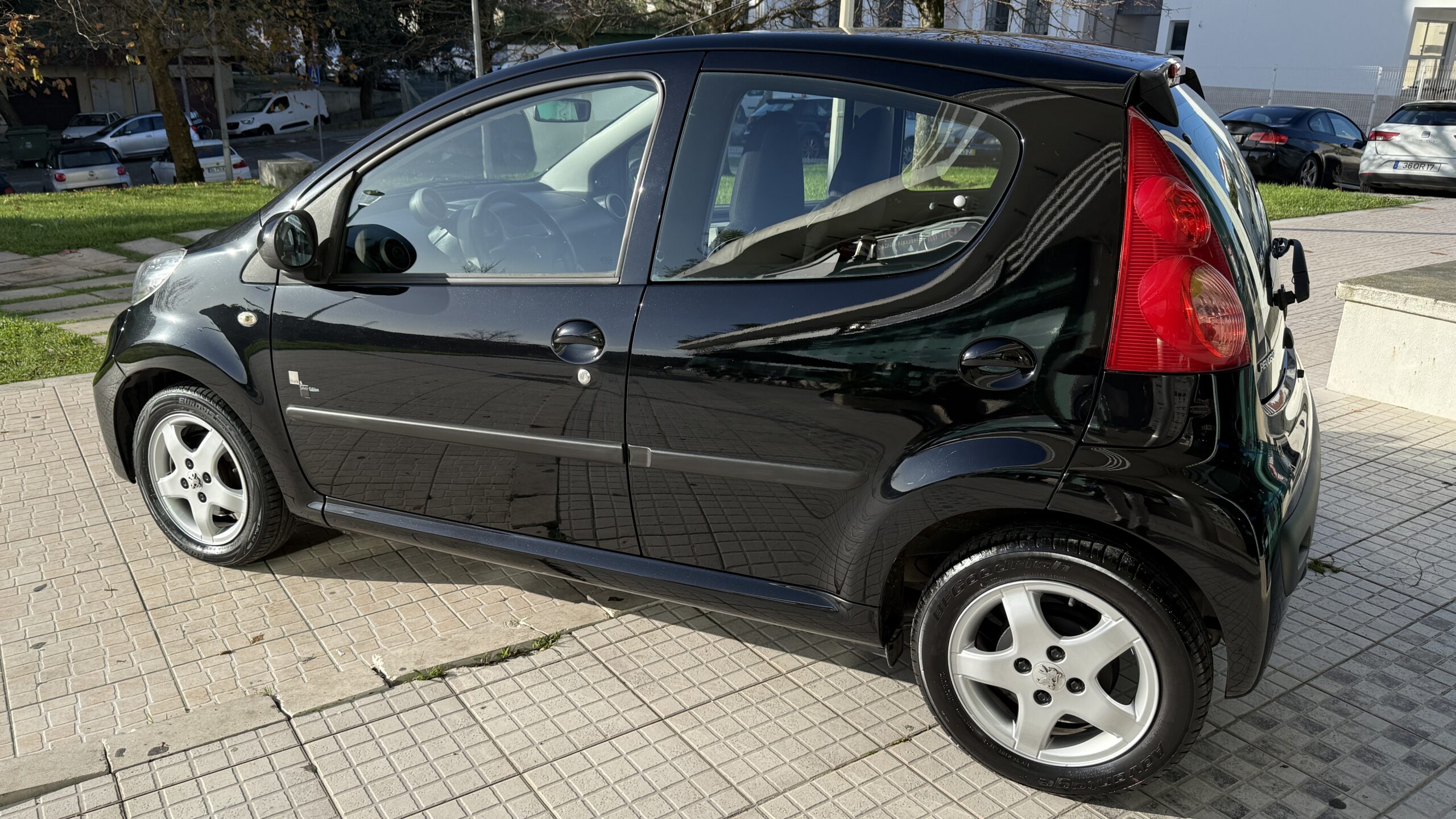 Peugeot 107 Black & Silver